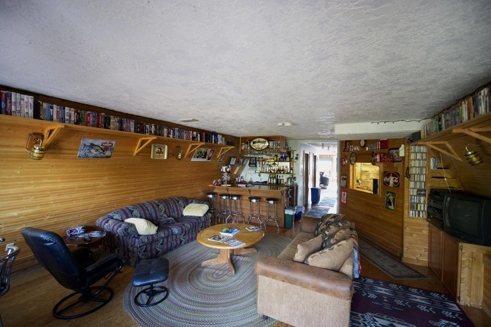 Yellow Dog Lodge, Inc. Yellowknife Esterno foto