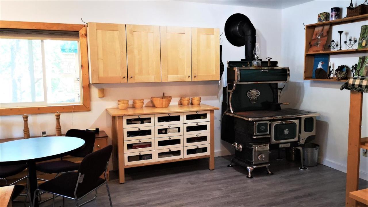 Yellow Dog Lodge, Inc. Yellowknife Esterno foto